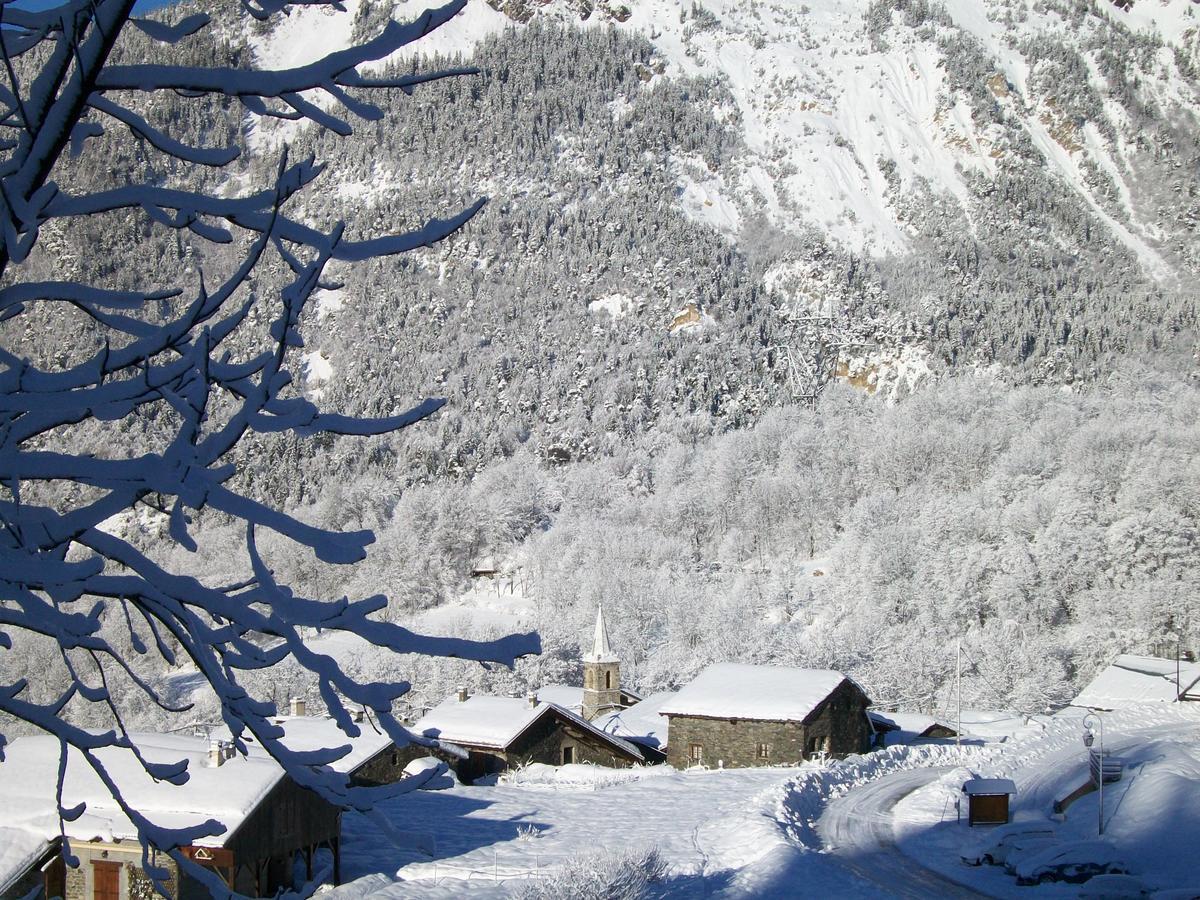 Gite Le Shantone Hotel Saint-Michel-de-Maurienne Buitenkant foto